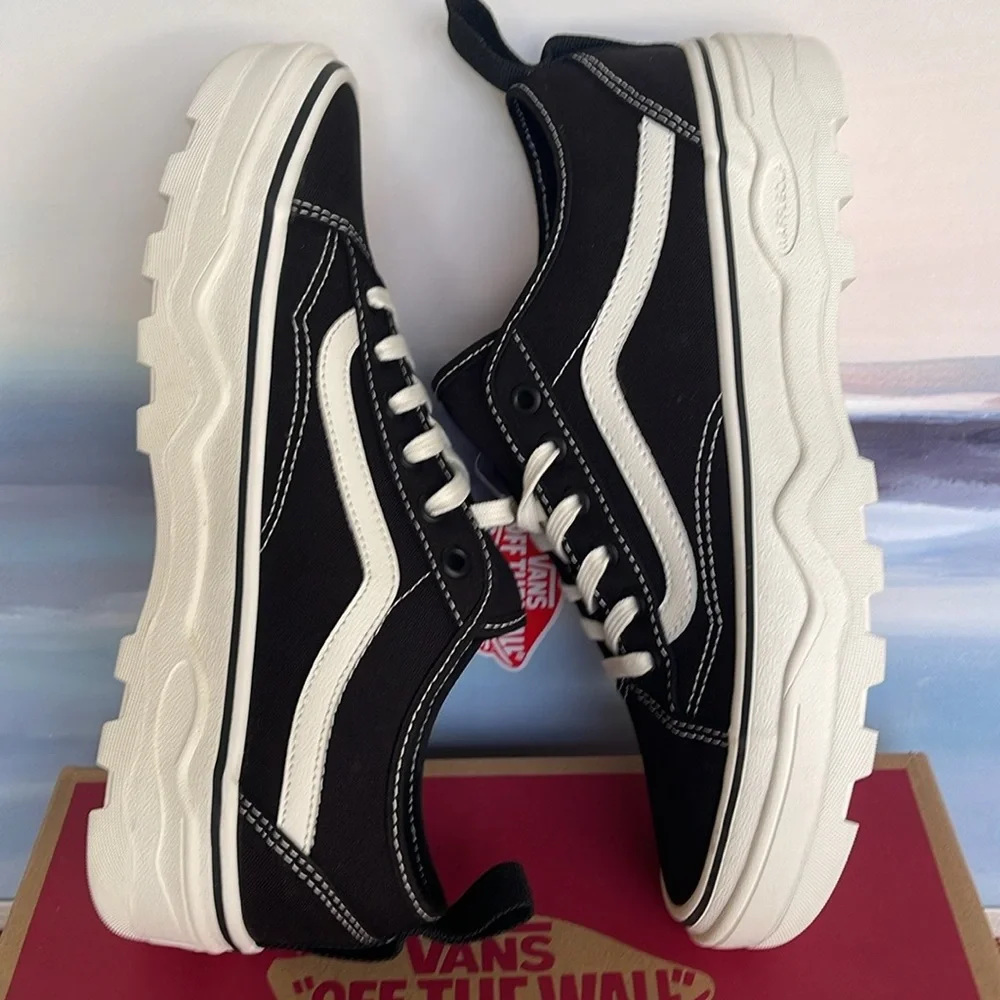 Vans WMNS Sentry Old Skool (Canvas) Black/Marshmallow
VN0A5KR3VQE
Sneakers - Picture 13 of 16